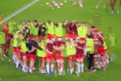 210226 - Wales v Scotland - Guinness Six Nations - Wales huddle before the match
