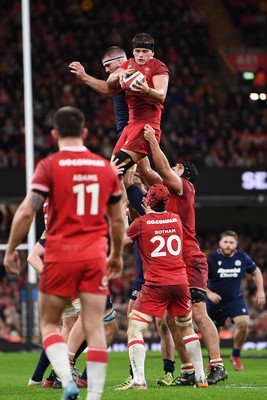 210226 - Wales v Scotland - Guinness Men's Six Nations - Alex Mann of Wales wins the line-out