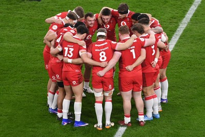 210226 - Wales v Scotland - Guinness Men's Six Nations - Wales huddle