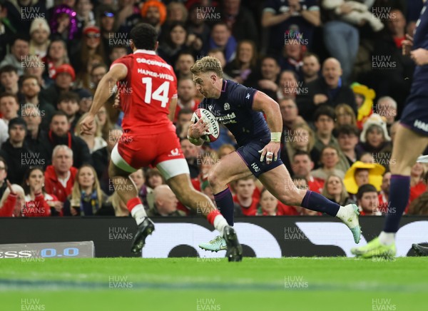 210226 - Wales v Scotland, 2026 Guinness Six Nations - Kyle Steyn of Scotland races in to score try
