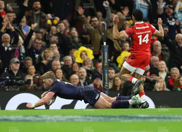 210226 - Wales v Scotland, 2026 Guinness Six Nations - Kyle Steyn of Scotland races in to score try