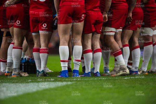 210226 - Wales v Scotland - Guinness Six Nations - Team Huddle during the game 