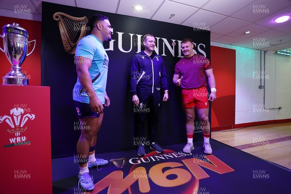 210226 - Wales v Scotland - Guinness Six Nations Championship - Captains Sione Tuipulotu of Scotland and Dewi Lake of Wales during the coin toss
