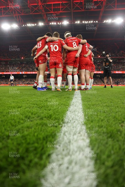 210226 - Wales v Scotland - Guinness Six Nations Championship - Wales team huddle
