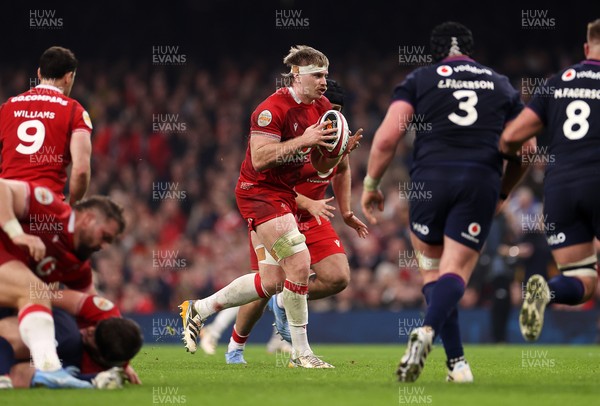 210226 - Wales v Scotland - Guinness Six Nations Championship - Aaron Wainwright of Wales 