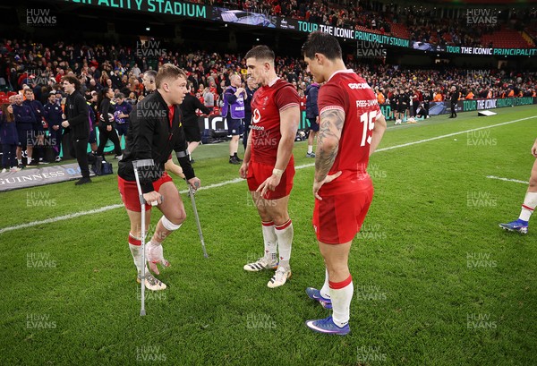 210226 - Wales v Scotland - Guinness Six Nations Championship - Sam Costelow, Joe Hawkins and Louis Rees-Zammit of Wales at full time