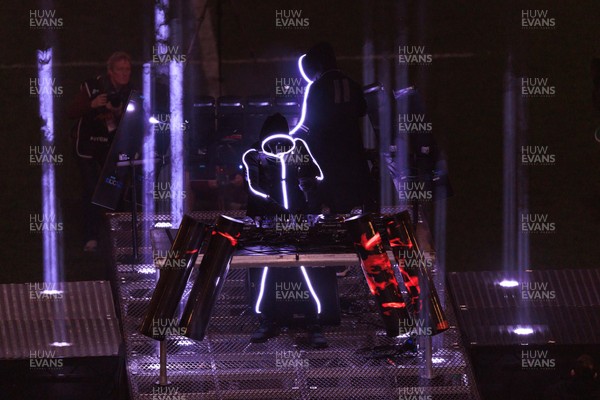 210226 - Wales v Scotland - Guinness Six Nations - The Stickmen Project at half time