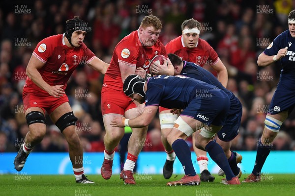 210226 - Wales v Scotland - Guinness Men's Six Nations - Rhys Carre of Walee is challenged by Rory Darge of Scotland