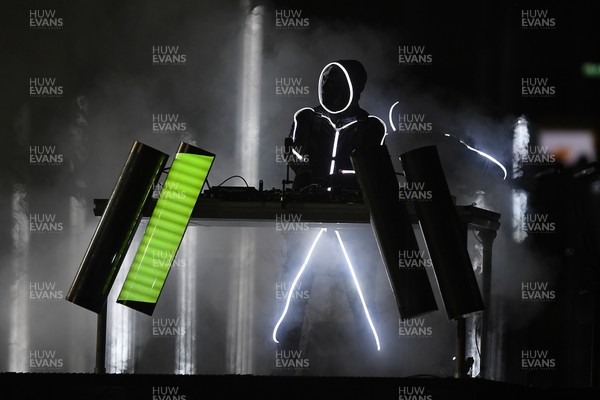 210226 - Wales v Scotland - Guinness Men's Six Nations - Half time light show