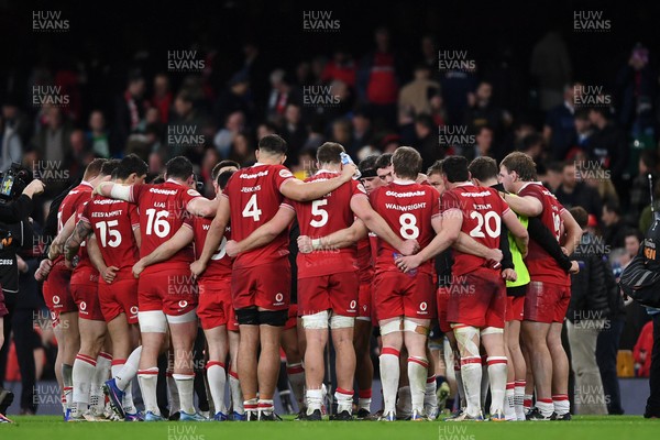 210226 - Wales v Scotland - Guinness Men's Six Nations - Wales huddle