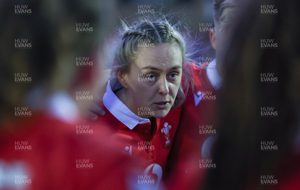 230324 - Wales v Scotland, Guinness Women’s 6 Nations - Hannah Jones of Wales speaks to the team