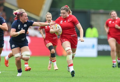 230825 - Wales v Scotland, Women’s Rugby World Cup - Gwen Crabb of Wales breaks away