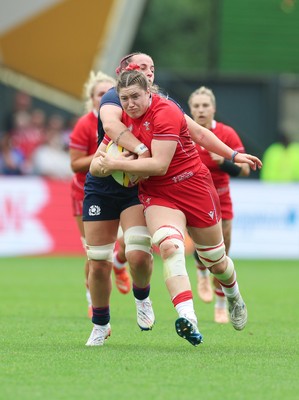 230825 - Wales v Scotland, Women’s Rugby World Cup - Gwen Crabb of Wales breaks away