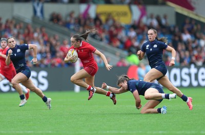 230825 - Wales v Scotland, Women’s Rugby World Cup - Nel Metcalfe of Wales breaks for the line