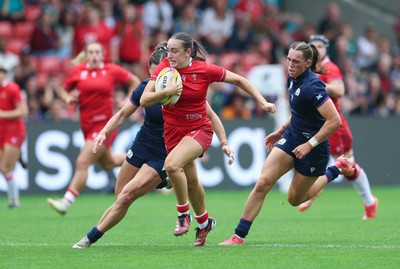 230825 - Wales v Scotland, Women’s Rugby World Cup - Nel Metcalfe of Wales breaks for the line