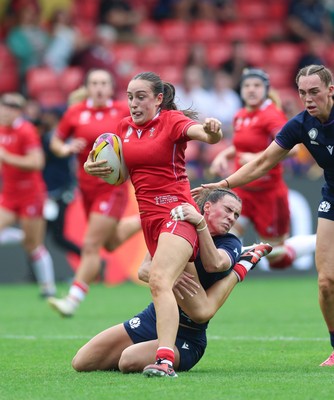 230825 - Wales v Scotland, Women’s Rugby World Cup - Nel Metcalfe of Wales breaks for the line