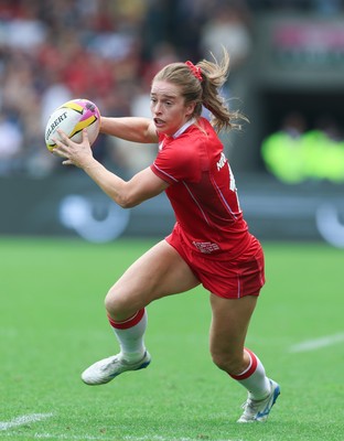230825 - Wales v Scotland, Women’s Rugby World Cup - Lisa Neumann of Wales breaks away