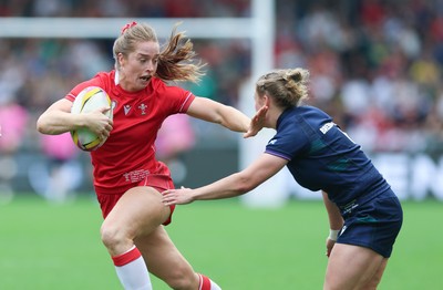 230825 - Wales v Scotland, Women’s Rugby World Cup - Lisa Neumann of Wales breaks away
