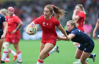 230825 - Wales v Scotland, Women’s Rugby World Cup - Lisa Neumann of Wales breaks away