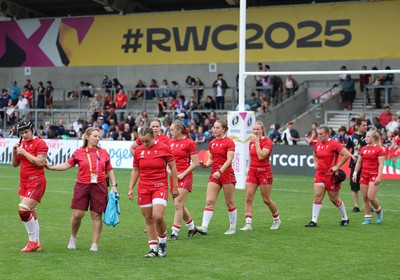 230825 - Wales v Scotland, Women’s Rugby World Cup - Wales players at the end of the match