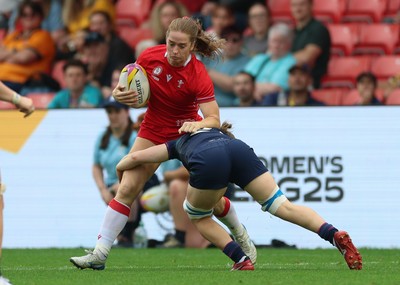 230825 - Wales v Scotland, Women’s Rugby World Cup - Lisa Neumann of Wales takes on Alex Stewart of Scotland