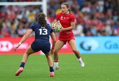 230825 - Wales v Scotland, Women’s Rugby World Cup - Jasmine Joyce-Butchers of Wales takes on Emma Orr of Scotland