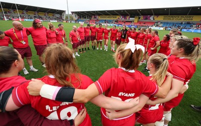 230825 - Wales v Scotland, Women’s Rugby World Cup - Wales team huddle together at the end of the match