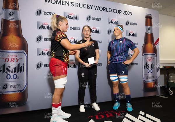 230825 - Wales v Scotland, Women’s Rugby World Cup - Alex Callender of Wales and Scotland captain Rachel Malcolm at the coin toss