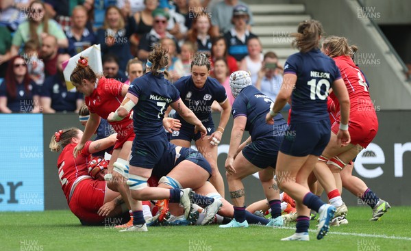 230825 - Wales v Scotland, Women’s Rugby World Cup - Wales power over for their first try