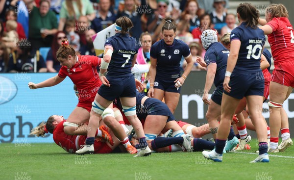 230825 - Wales v Scotland, Women’s Rugby World Cup - Wales power over for their first try