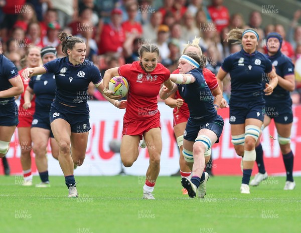 230825 - Wales v Scotland, Women’s Rugby World Cup - Jasmine Joyce-Butchers of Wales breaks away