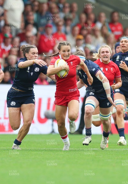 230825 - Wales v Scotland, Women’s Rugby World Cup - Jasmine Joyce-Butchers of Wales breaks away