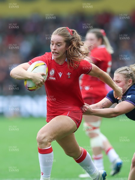 230825 - Wales v Scotland, Women’s Rugby World Cup - Lisa Neumann of Wales breaks away