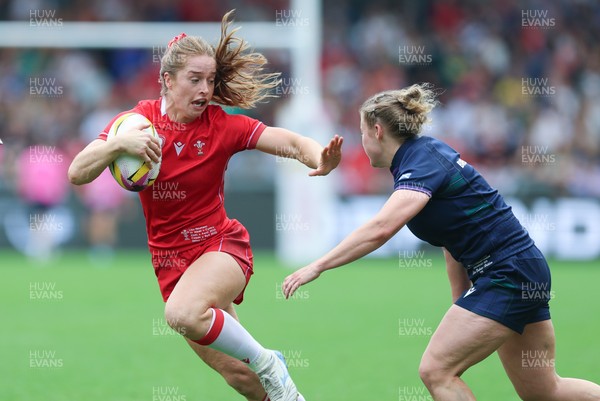 230825 - Wales v Scotland, Women’s Rugby World Cup - Lisa Neumann of Wales breaks away