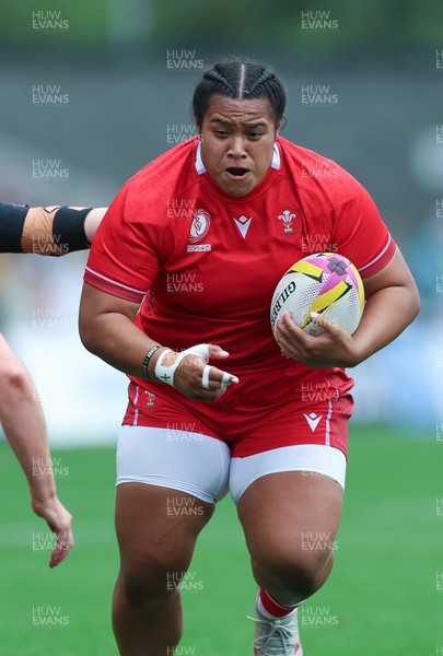230825 - Wales v Scotland, Women’s Rugby World Cup - Sisilia Tuipulotu of Wales charges forward