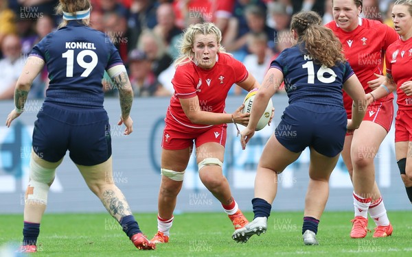 230825 - Wales v Scotland, Women’s Rugby World Cup - Alex Callender of Wales takes on Jade Konkel of Scotland and Elis Martin of Scotland