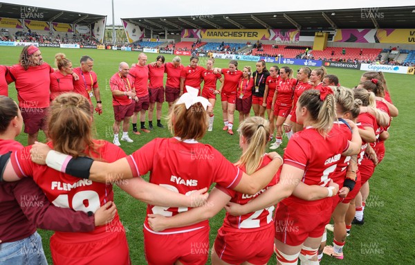 230825 - Wales v Scotland, Women’s Rugby World Cup - The Wales team huddle up at the end of the match