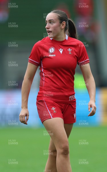 230825 - Wales v Scotland, Women’s Rugby World Cup - Nel Metcalfe of Wales
