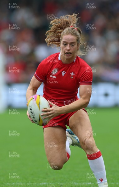 230825 - Wales v Scotland, Women’s Rugby World Cup - Lisa Neumann of Wales