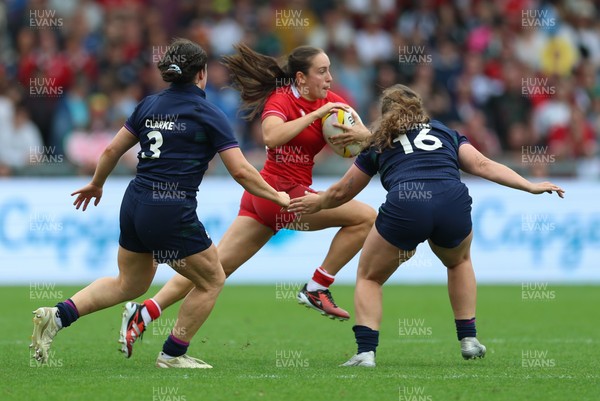 230825 - Wales v Scotland, Women’s Rugby World Cup - Nel Metcalfe of Wales takes on Elis Martin of Scotland
