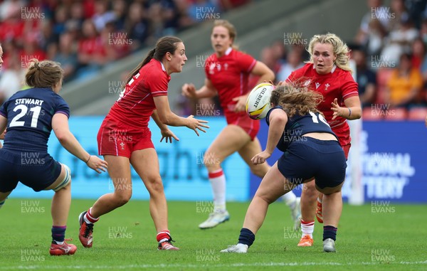 230825 - Wales v Scotland, Women’s Rugby World Cup - Nel Metcalfe of Wales passes to Alex Callender of Wales