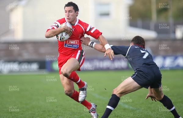 29.10.06...Wales v Scotland Rugby League, Bridgend. Wales' Mark Lennon takes on Danny Brough 