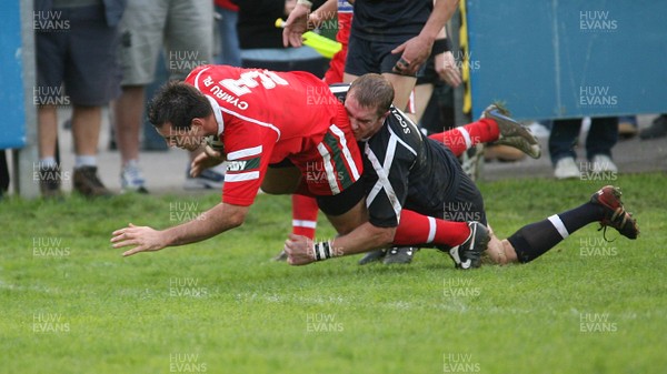 29.10.06...Wales v Scotland Rugby League, Bridgend. Wales' Adam Hughes powers over to score try 