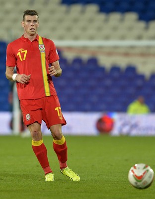 100913 -  Wales v Serbia - FIFA 2014 World Cup Qualifying Match -  Gareth Bale of Wales( c ) Huw Evans Agency