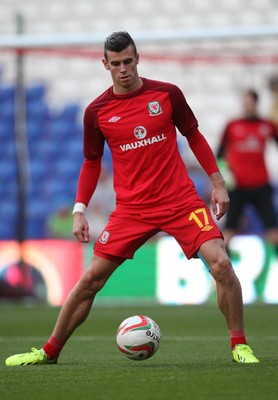 100913 - Wales v Serbia, FIFA 2014 World Cup Qualifying - Wales' Gareth Bale, who starts the match on the bench, warms up before the match(c) Huw Evans Picture Agency, Cardiff