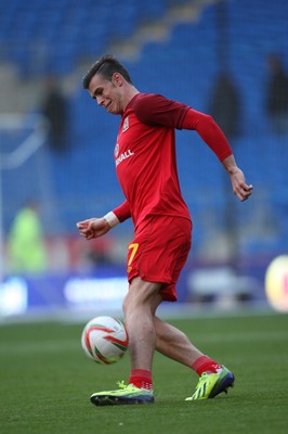 100913 - Wales v Serbia, FIFA 2014 World Cup Qualifying - Wales' Gareth Bale, who starts the match on the bench, warms up before the match(c) Huw Evans Picture Agency, Cardiff