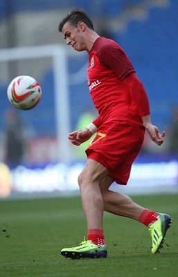 100913 - Wales v Serbia, FIFA 2014 World Cup Qualifying - Wales' Gareth Bale, who starts the match on the bench, warms up before the match(c) Huw Evans Picture Agency, Cardiff