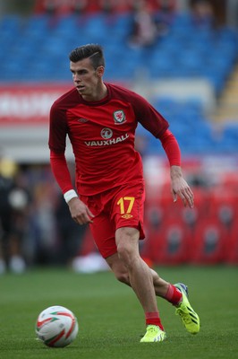 100913 - Wales v Serbia, FIFA 2014 World Cup Qualifying - Wales' Gareth Bale, who starts the match on the bench, warms up before the match(c) Huw Evans Picture Agency, Cardiff