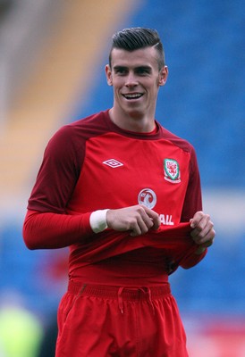 100913 - Wales v Serbia, FIFA 2014 World Cup Qualifying - Wales' Gareth Bale, who starts the match on the bench, warms up before the match(c) Huw Evans Picture Agency, Cardiff