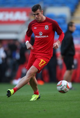 100913 - Wales v Serbia, FIFA 2014 World Cup Qualifying - Wales' Gareth Bale, who starts the match on the bench, warms up before the match(c) Huw Evans Picture Agency, Cardiff